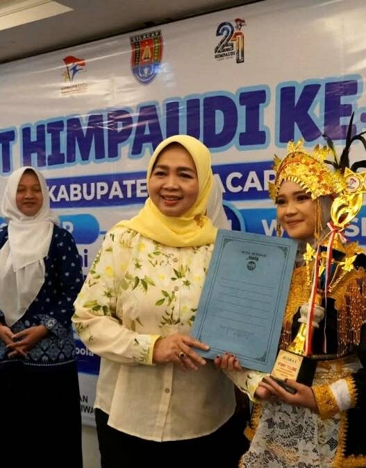 Guru PAUD Bustan El Firdaus Kawunganten Juara 1 Storytelling