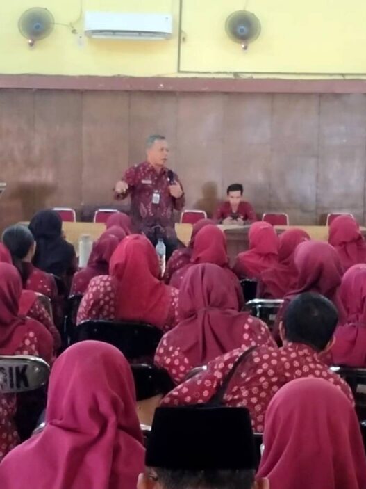 Guru Wajib Ajukan Cuti Sepekan Sebelumnya