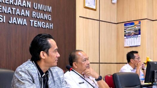 Jalan Provinsi Rusak dan Sempit