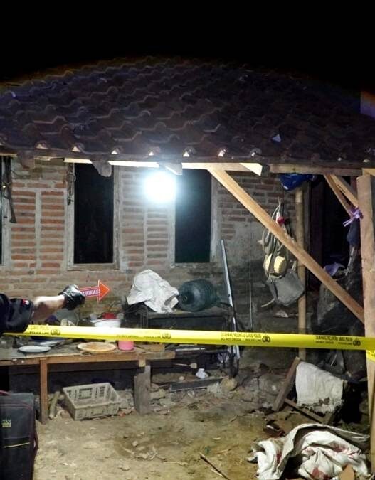 Kabel Internet Dijadikan Kabel Listrik, Rumah Terbakar