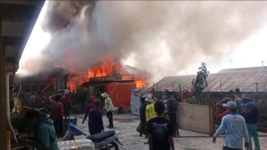 Kebakaran Hebat hanguskan 10 Rumah