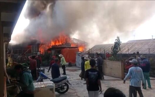 Kebakaran Hebat hanguskan 10 Rumah