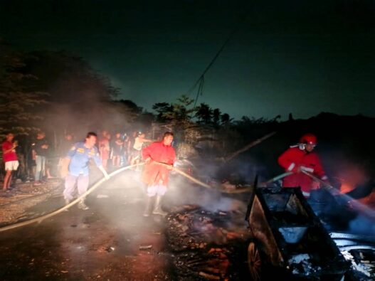 Kios Kosong Terbakar di Kediri