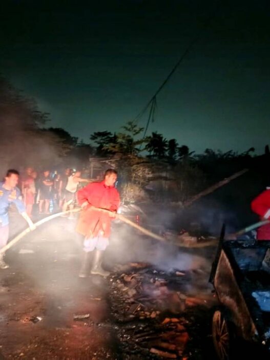 Kios Kosong Terbakar di Kediri
