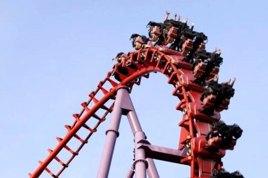 Listrik Padam Akibatkan Roller Coaster Berhenti