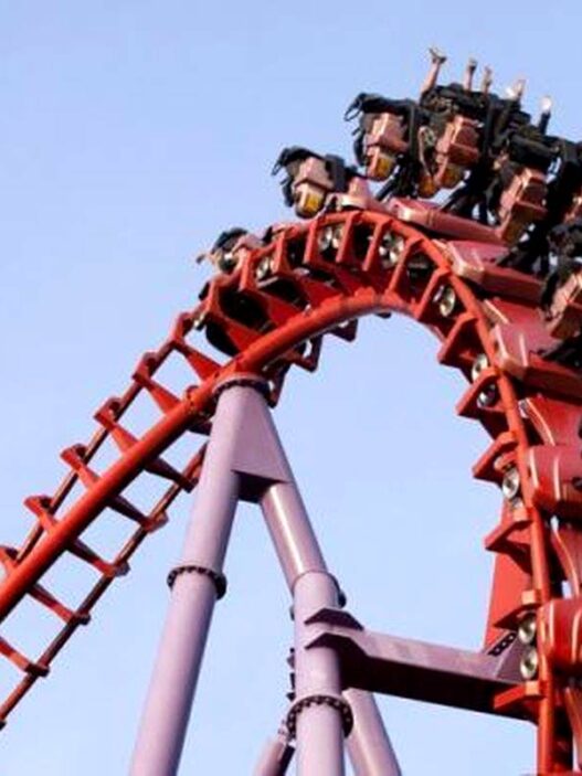 Listrik Padam Akibatkan Roller Coaster Berhenti