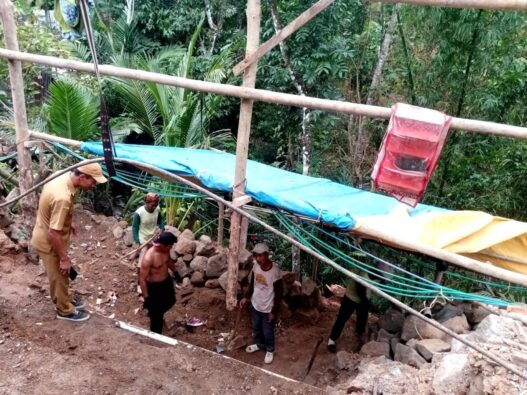 Longsor Ancam Pemukiman Warga Desa Cangkring