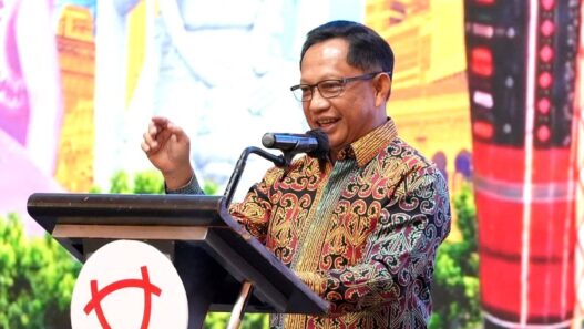 Mendagri dan DPR Kaji Usulan Masa Jabatan Kades