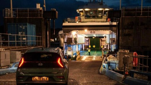 Mobil Listrik Tak Bisa Sembarangan Naik Kapal