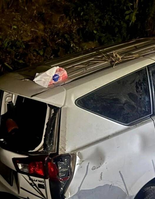 Mobil Rombongan Takziah Terperosok