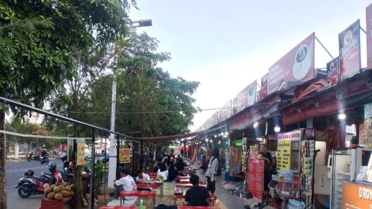 Pedagang Menara Teratai Tolak Relokasi