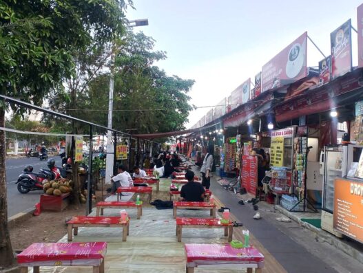 Pedagang Menara Teratai Tolak Relokasi
