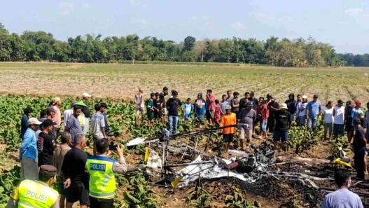 Pesawat Capung Jatuh dan Meledak di Blora