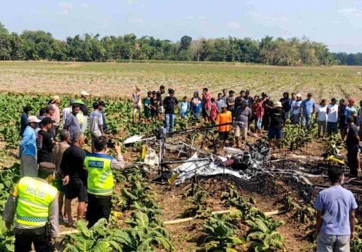 Pesawat Capung Jatuh dan Meledak di Blora