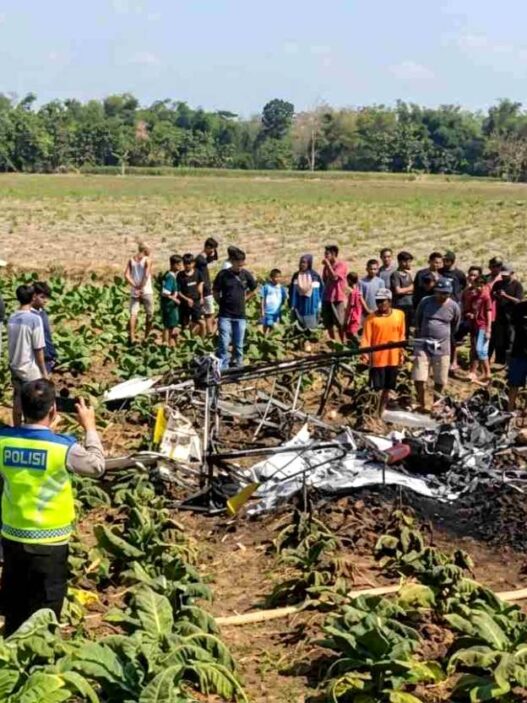 Pesawat Capung Jatuh dan Meledak di Blora