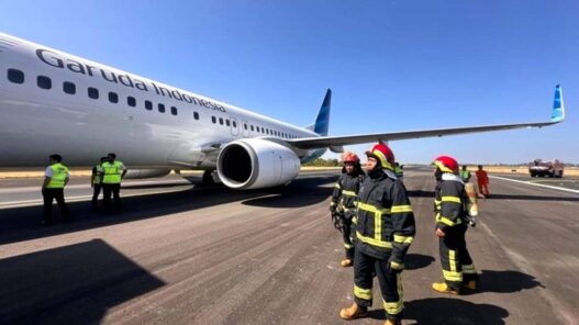 Pesawat Garuda GA604 Alami Pecah Ban