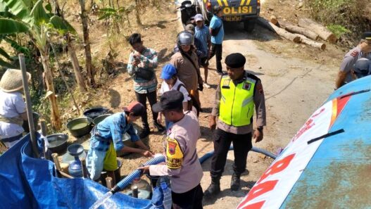 Polres Kebumen Salurkan 13.500 Liter Air Bersih