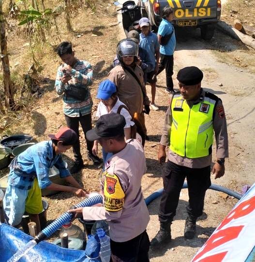 Polres Kebumen Salurkan 13.500 Liter Air Bersih