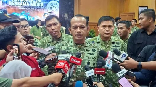 Prajurit TNI AL Diduga Hadir di Kontes Transgender