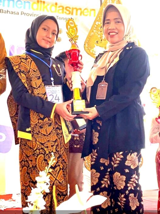 SD Cahaya Gandrungmangu Juara 1 Macapat Kabupaten