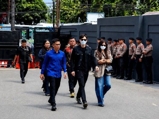 Sidang Cerai Ditunda