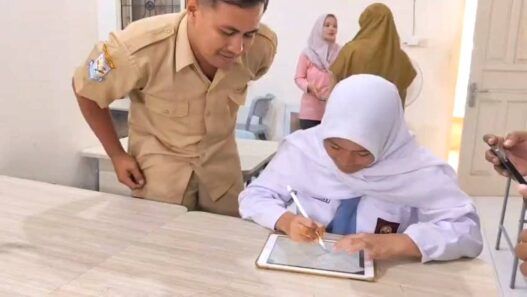 Siswi Berprestasi Kehilangan Bansos