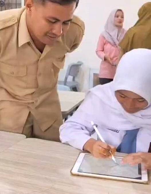 Siswi Berprestasi Kehilangan Bansos