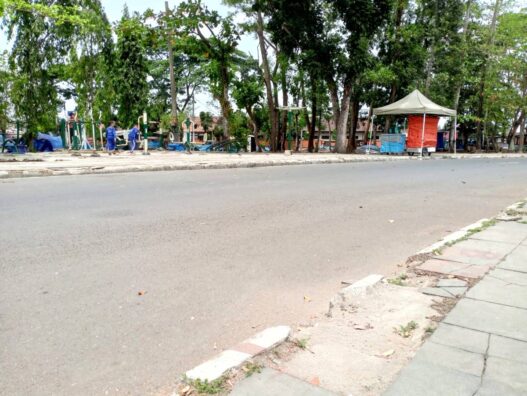 Trotoar GOR Rusak, Belum Ada Perbaikan