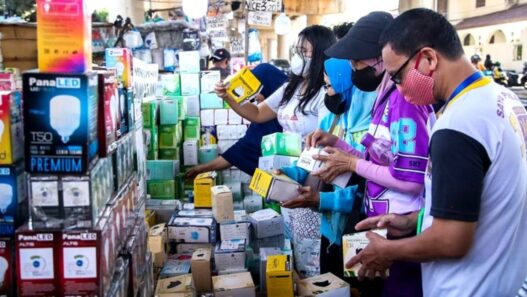 Warga Jakarta Mulai Borong Masker